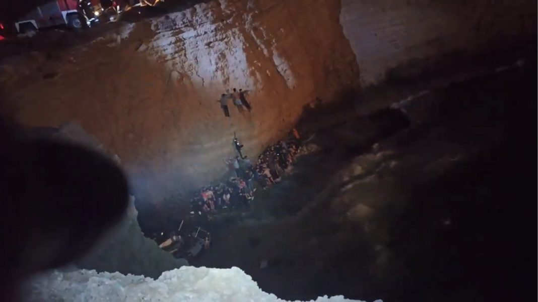 Ολονύχτιο θρίλερ σε Λέσβο και Κύθηρα: Διπλή επιχείρηση διάσωσης μεταναστών- 16 νεκροί (ΦΩΤΟ)