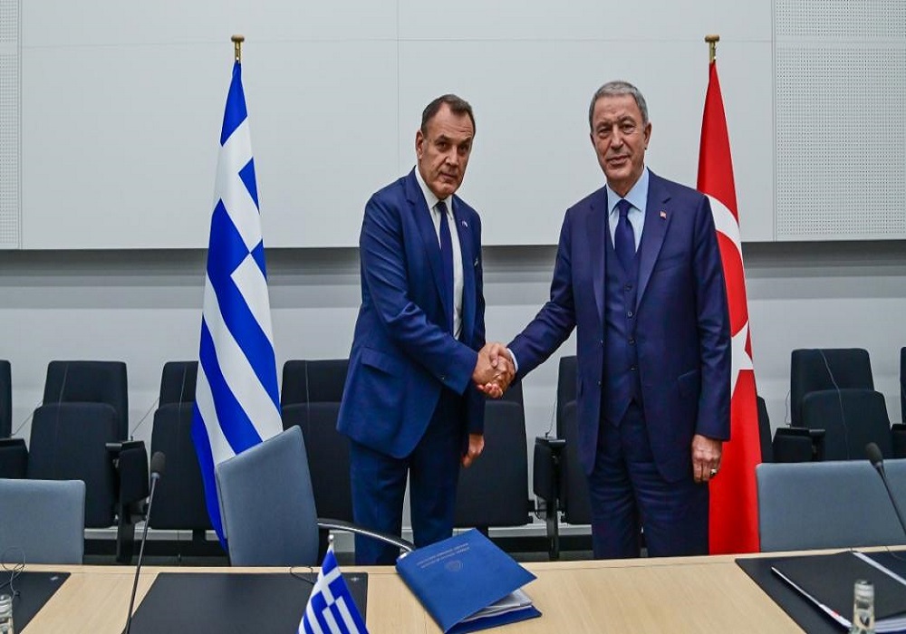 Κυβερνητικές πηγές: «Θετικό κλίμα στη συνάντηση Παναγιωτόπουλου – Ακάρ» (VIDEO)