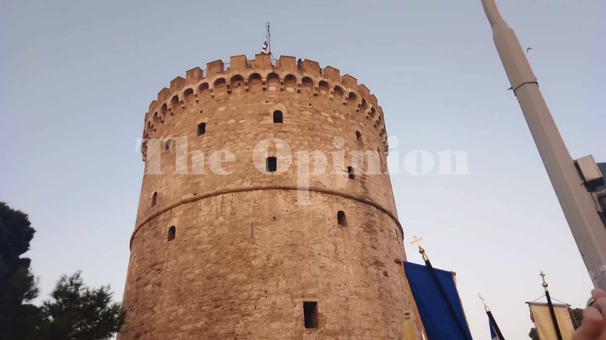 Πραγματοποιήθηκε η έπαρση της σημαίας στο Λευκό Πύργο-Βολές από την φρεγάτα “Σπέτσαι” (ΦΩΤΟ-VIDEO)