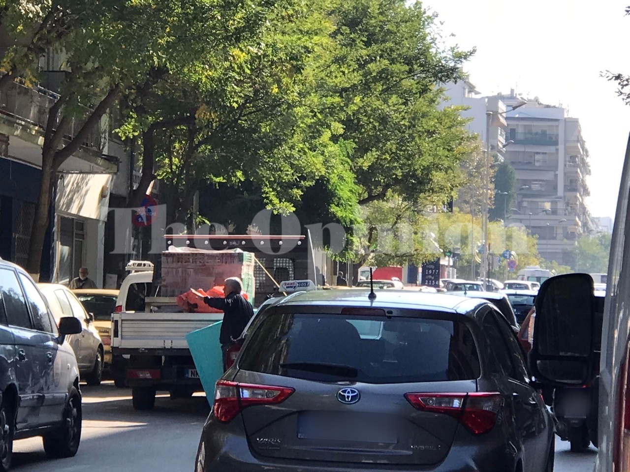 Θεσσαλονίκη: Παραβίασε κόκκινο σηματοδότη και τράκαρε με άλλα δυο οχήματα (ΦΩΤΟ+VIDEO)