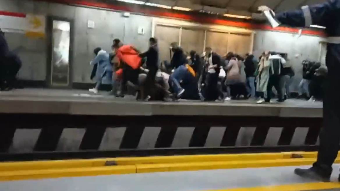 Ιράν: Η αστυνομία άνοιξε πυρ μέσα στον σταθμό του μετρό (ΒΙΝΤΕΟ)