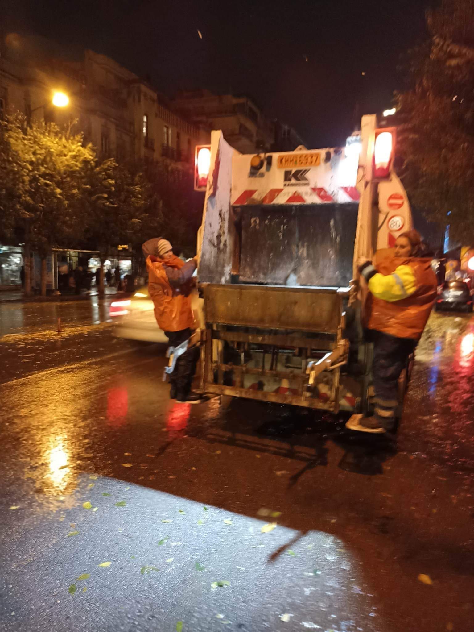 «Σπέκουλα» και «επικοινωνιακό σόου»