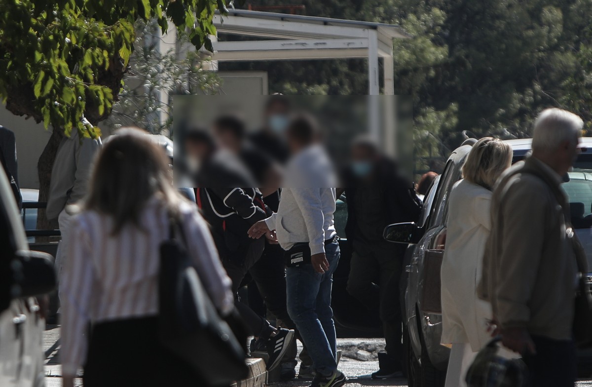 Βιασμός 12χρονης: Έφτασαν στον Εισαγγελέα οι δύο νέοι συλληφθέντες