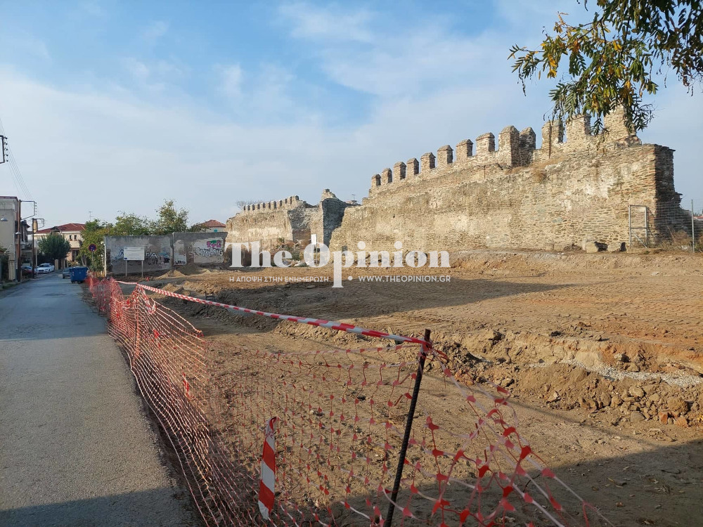 «Ο δήμος δεν έχει μεριμνήσει για εμάς» – Καταγγελία κατοίκων της Άνω Πόλης στο Theopinion (ΦΩΤΟ)