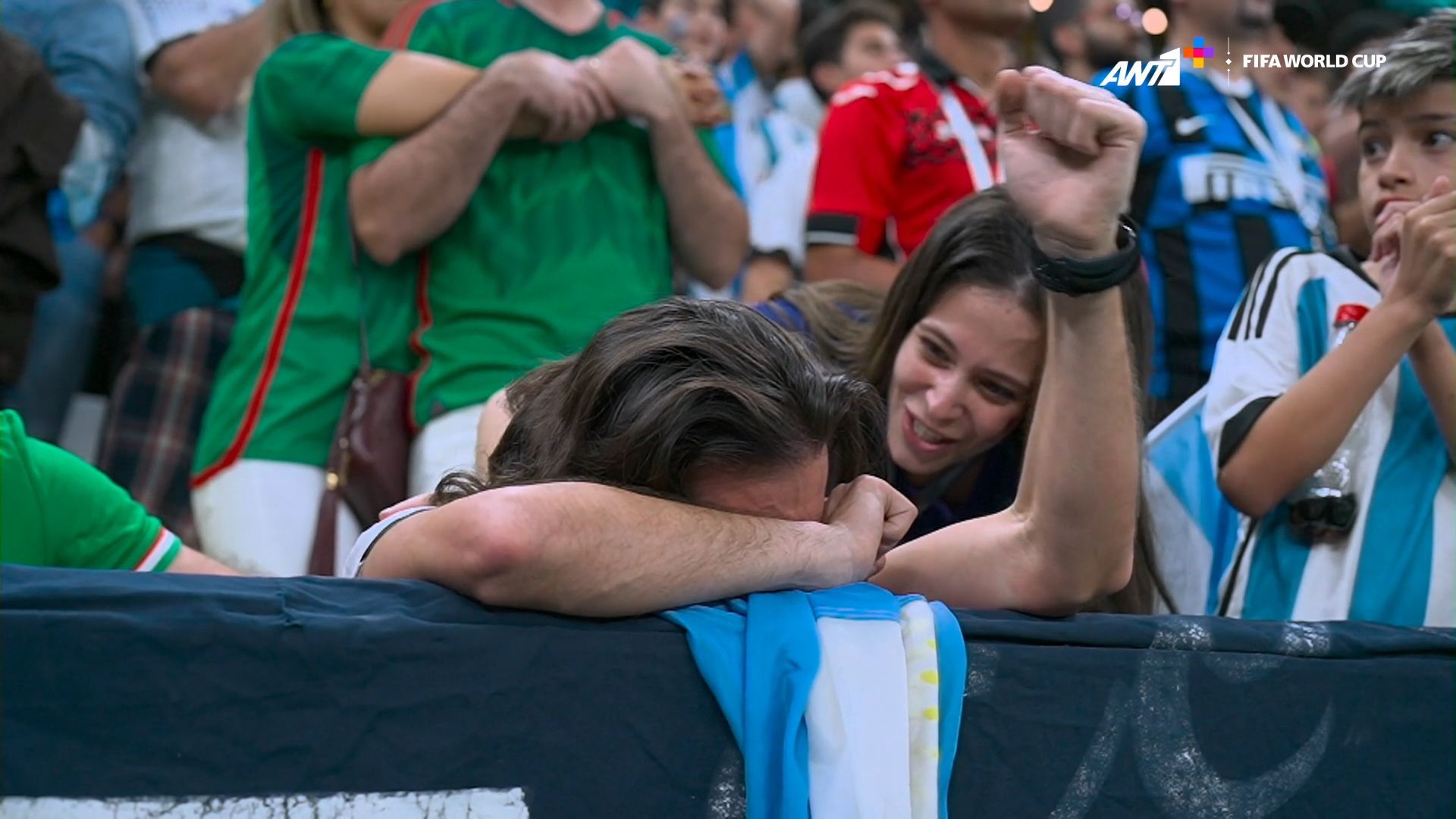 Αργεντινή – Μεξικό: Οι απίστευτες σκηνές στην κερκίδα μετά τα γκολ της Αργεντινής (vid)