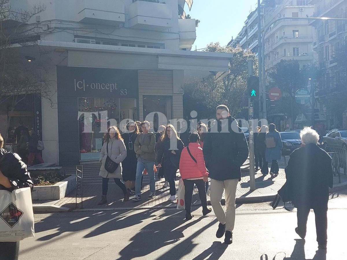 Τσουχτερό κρύο και… κοπάνες οι πρώτες εικόνες της Black Friday στη Θεσσαλονίκη (ΦΩΤΟ)