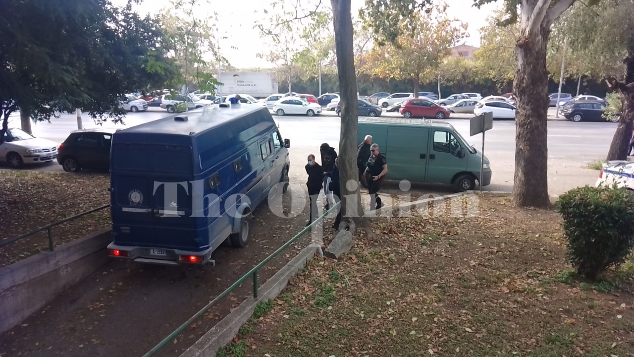 συλληφθέντες,
