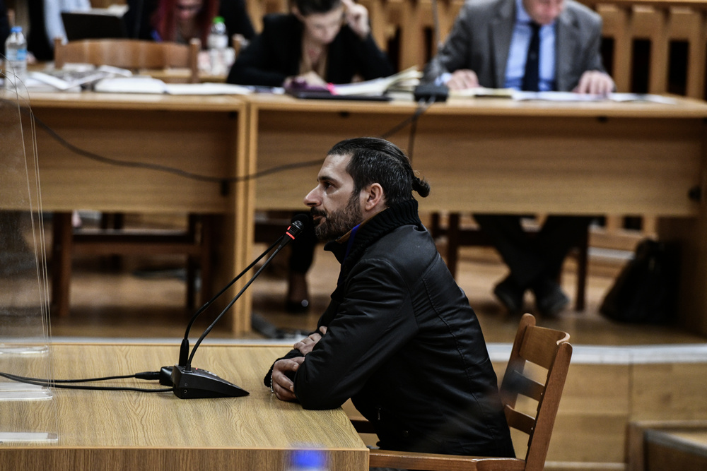 Δίκη Χρυσής Αυγής: «Είδα τον Παύλο στο έδαφος, μου είπε πως τον μαχαίρωσαν»