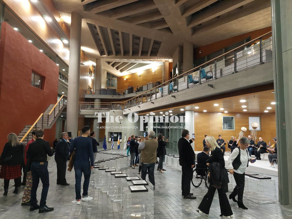 Εγκαινιάστηκε εικαστική έκθεση για την Μικρασιατική Καταστροφή με φιλανθρωπικό σκοπό (ΦΩΤΟ+VIDEO)