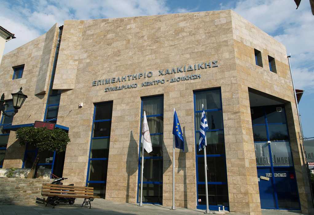 Νέος απινιδωτής έξω από το Επιμελητήριο Χαλκιδικής