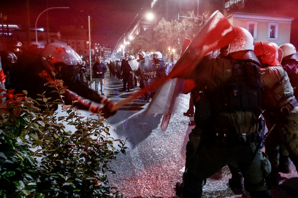Εξάρχεια: Επεισόδια με δακρυγόνα στην πορεία για το μετρό (ΦΩΤΟ – Video)