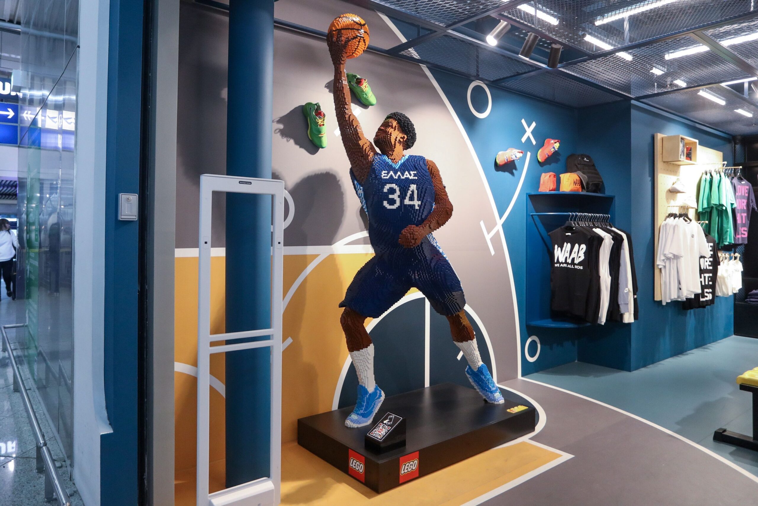 Ο Γιάννης Αντετοκούμπο έγινε Lego σε πραγματικές διαστάσεις! (ΦΩΤΟ)