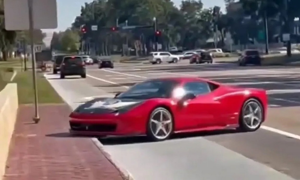 Τροχαίο με σπάνια Ferrari αξίας τριών εκατομμυρίων ευρώ