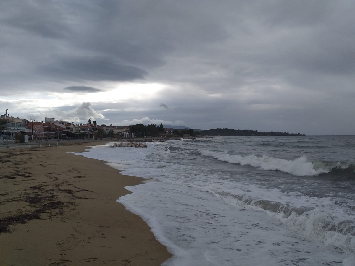 Επικαιροποιήθηκε το έκτακτο δελτίο της ΕΜΥ – Σε πορτοκαλί συναγερμό η Χαλκιδική