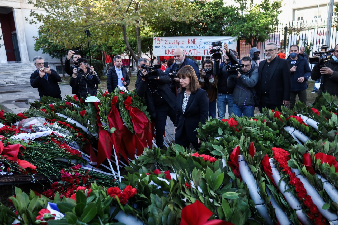 Σακελλαροπούλου,
