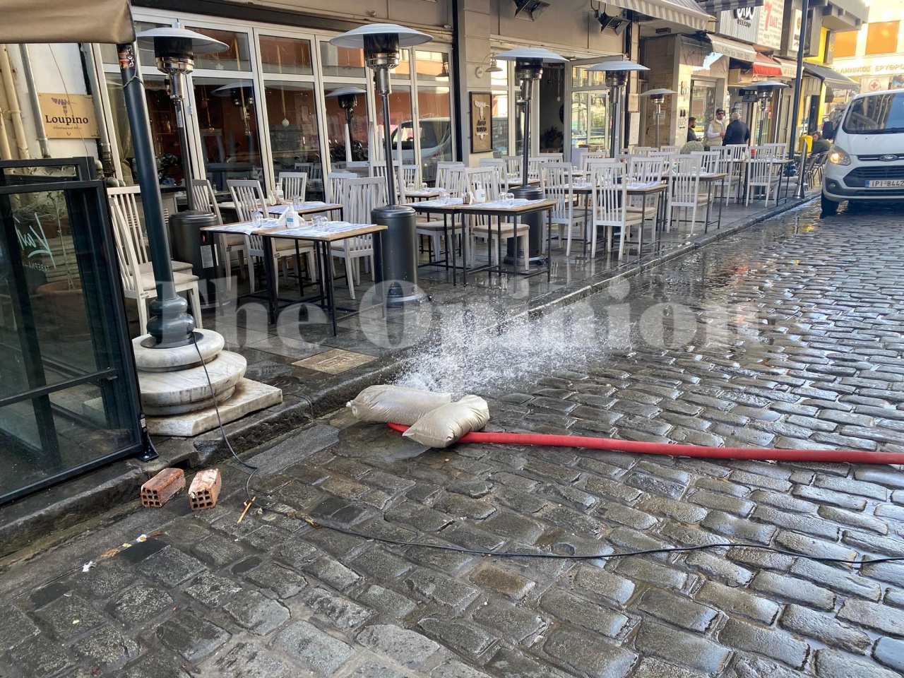 Ξανά χωρίς ρεύμα τα Λαδάδικα! Κάηκε η αντλία από μια απλή βροχή – Οργισμένοι οι επαγγελματίες (ΦΩΤΟ)