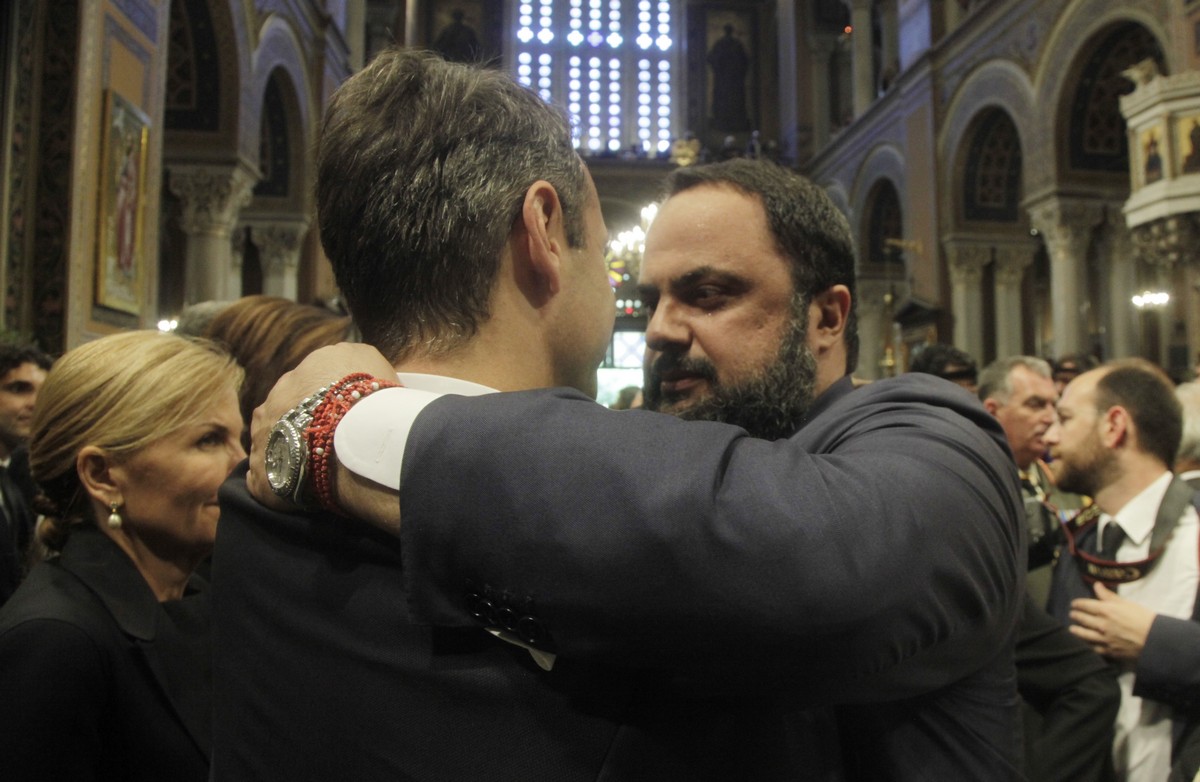 Μάχη για να τα βρούνε Μητσοτάκης – Μαρινάκης