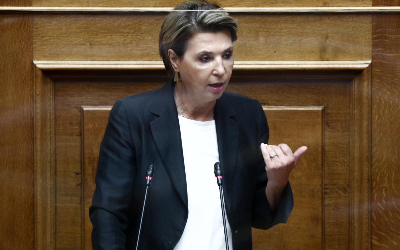 «Έσπασαν» το αυτοκίνητο της Όλγας Γεροβασίλη έξω από τη Βουλή