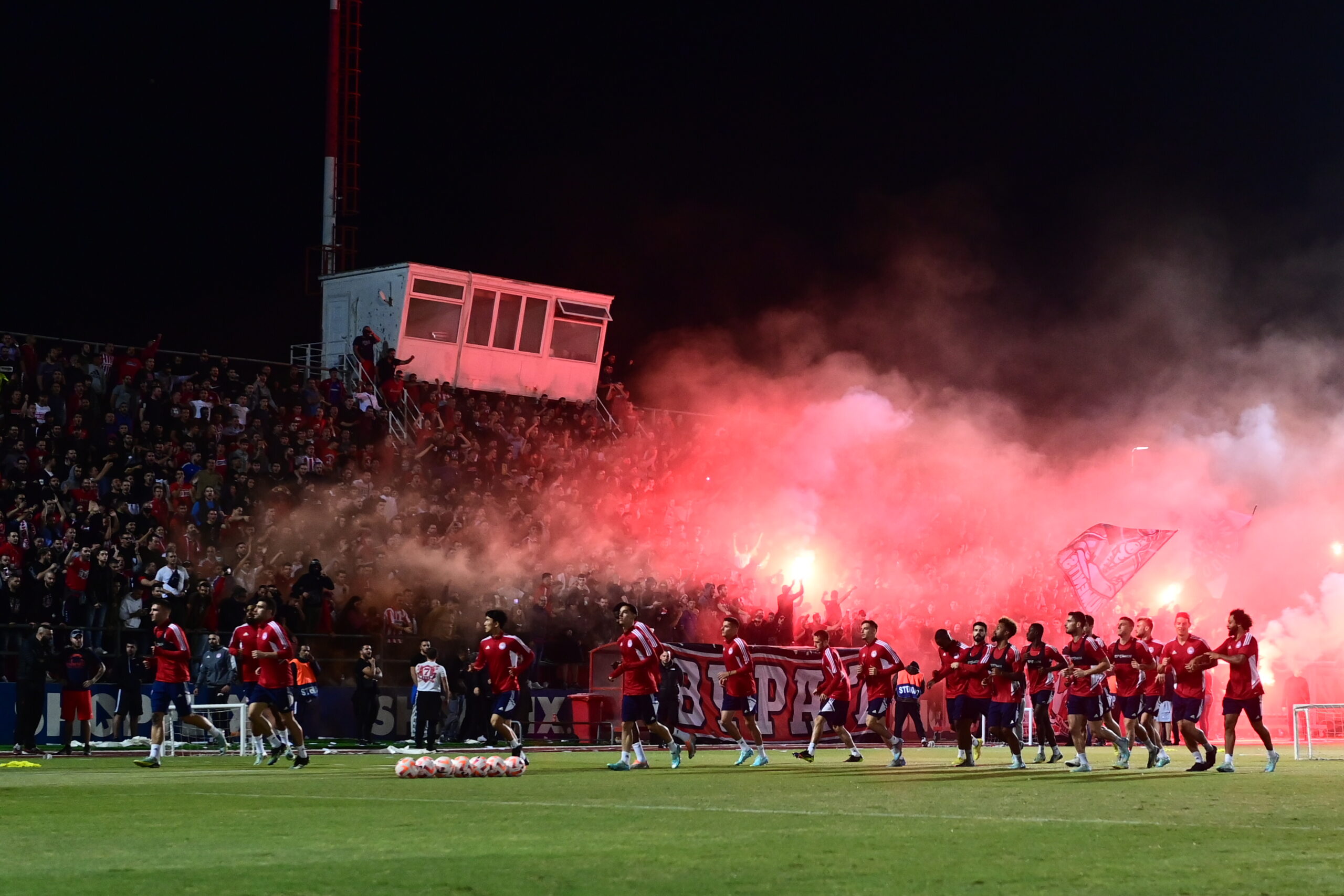 Ολυμπιακός: Κοσμοσυρροή στο προπονητικό του Ρέντη πριν το ντέρμπι των αιωνίων (ΦΩΤΟ)