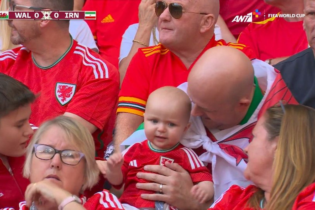 Μουντιάλ 2022: Ο νεότερος Ουαλός οπαδός βρίσκεται στο γήπεδο! (VIDEO)
