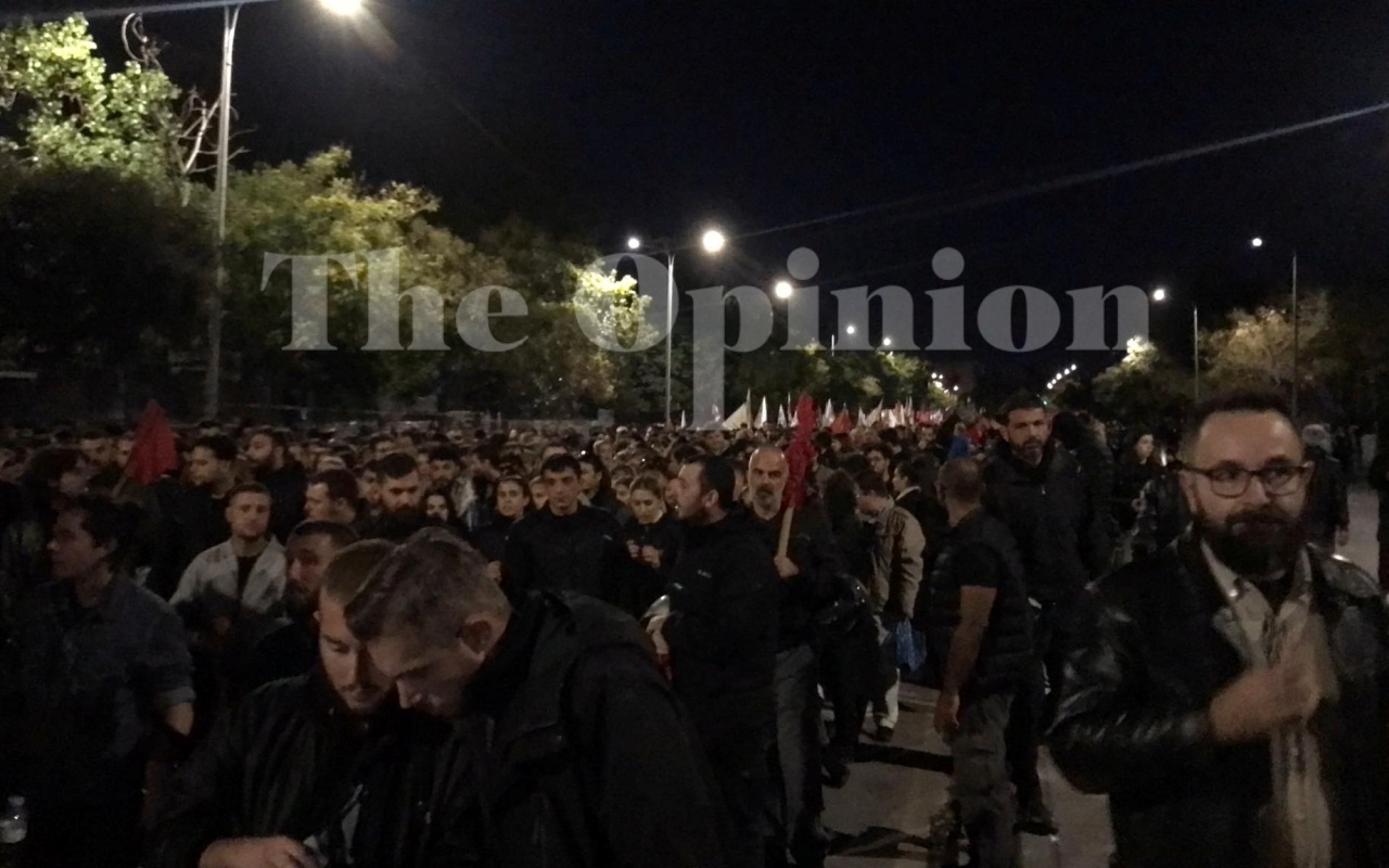 Πάνω από 15.000 πολίτες στην μεγαλειώδη πορεία για το Πολυτεχνείο στη Θεσσαλονίκη (ΦΩΤΟ+VIDEO)