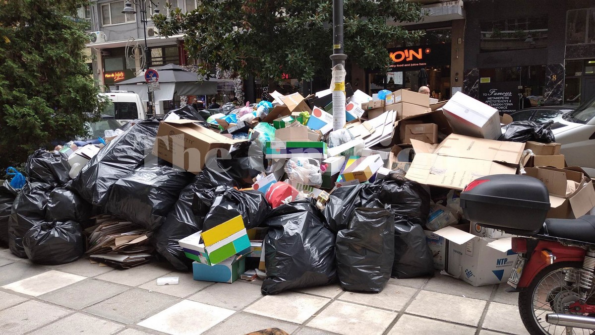 Κάντε κάτι με τα σκουπίδια! Θα πνιγούμε! (ΦΩΤΟΡΕΠΟΡΤΑΖ)