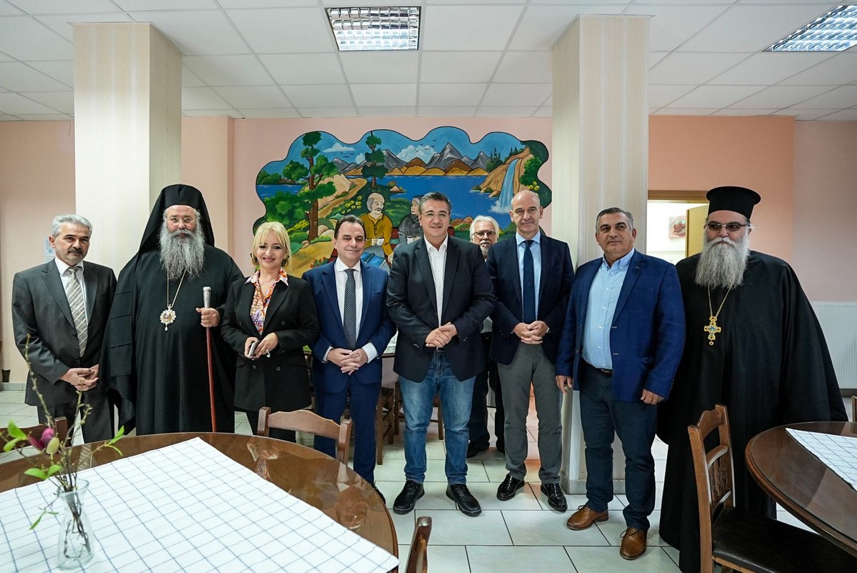 Σε κοινωνικές δομές της Πιερίας βρέθηκε ο Απ. Τζιτζικώστας