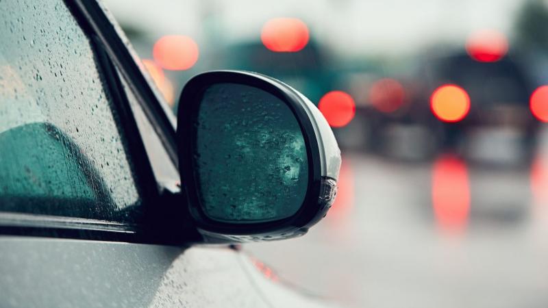 Αυτό είναι το «κόλπο» για να γλυτώσετε το αυτοκίνητό σας από βροχή (Video)