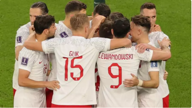 Πολωνία – Σαουδική Αραβία 2-0: Σένζι και Λεβαντόφσκι κράτησαν τους Πολωνούς ζωντανούς (VIDEO)