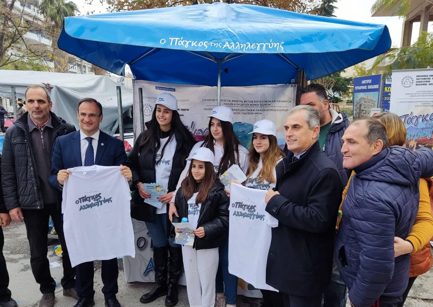 Ο «πάγκος της αλληλεγγύης» πήγε Σέρρες – Θερμή η υποδοχή του κόσμου