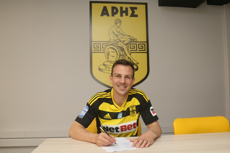 Άρης Μεταγραφές: Υπέγραψε και παρουσιάστηκε ο Νταρίντα