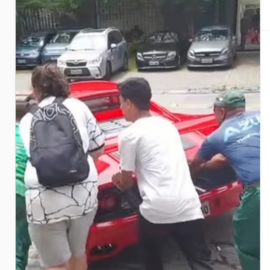 Ferrari F50… ξέμεινε από μπαταρία (Video)