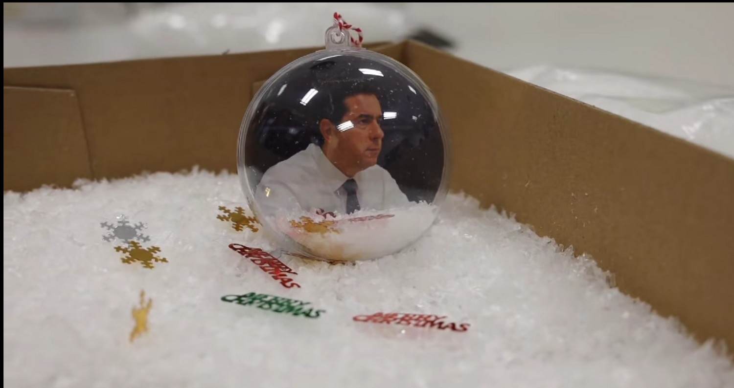 Πού πουλάνε χριστουγεννιάτικες μπάλες Μηταράκη; (video)