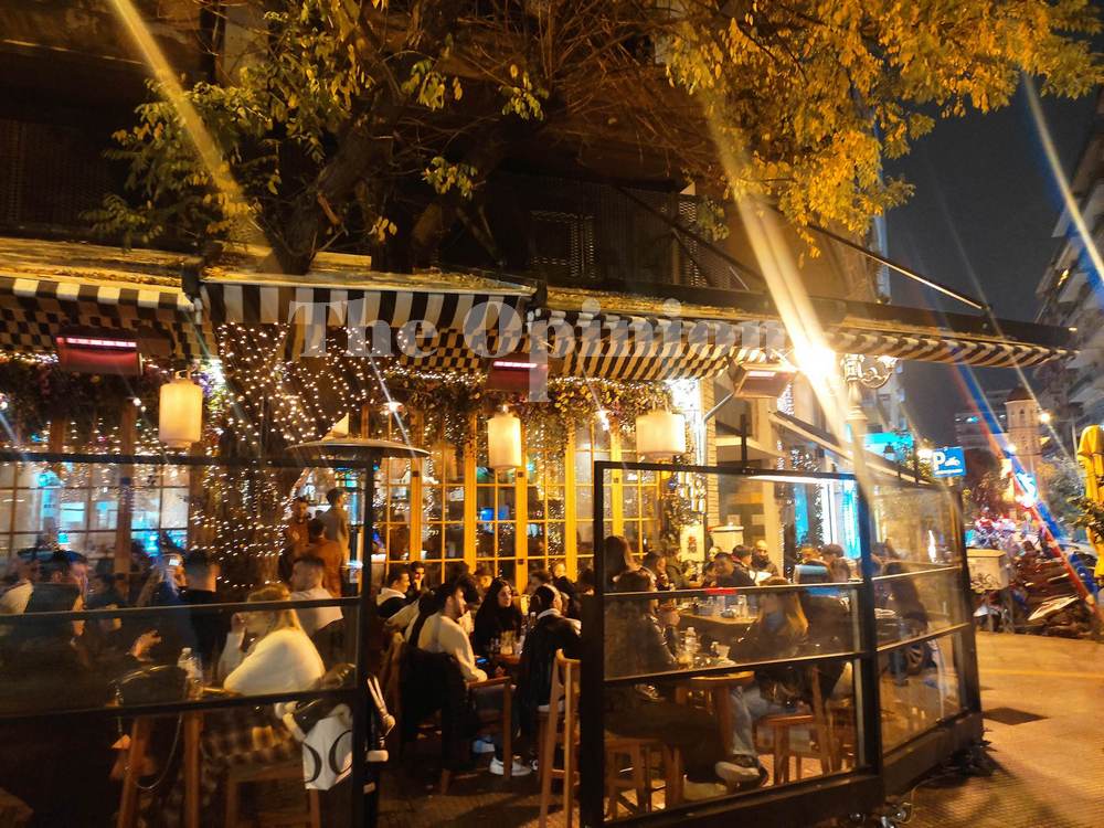 «Πλημμύρισαν» κόσμο τα καφέ του κέντρου (ΦΩΤΟ)