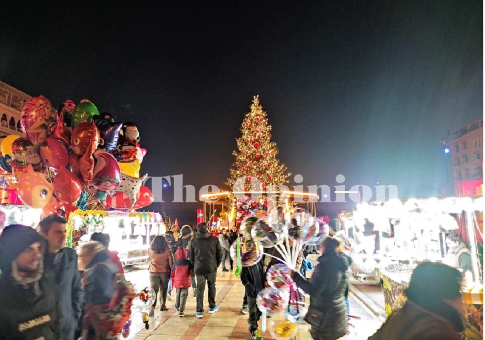 Θεσσαλονίκη: Πλήθος κόσμου στη χριστουγεννιάτικη Αριστοτέλους (ΦΩΤΟ)