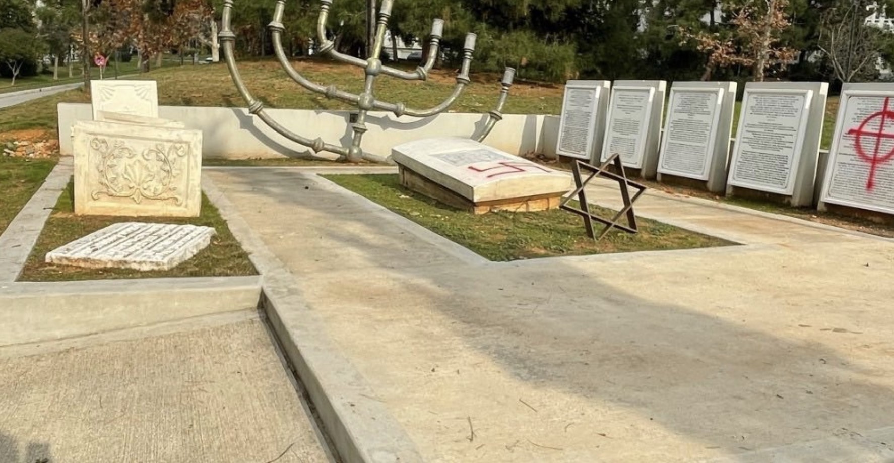 Ζέρβας για βανδαλισμό Εβραϊκού μνημείου: «Η πόλη μας στέκεται απέναντι σε κάθε τέτοια πράξη ύβρεως»