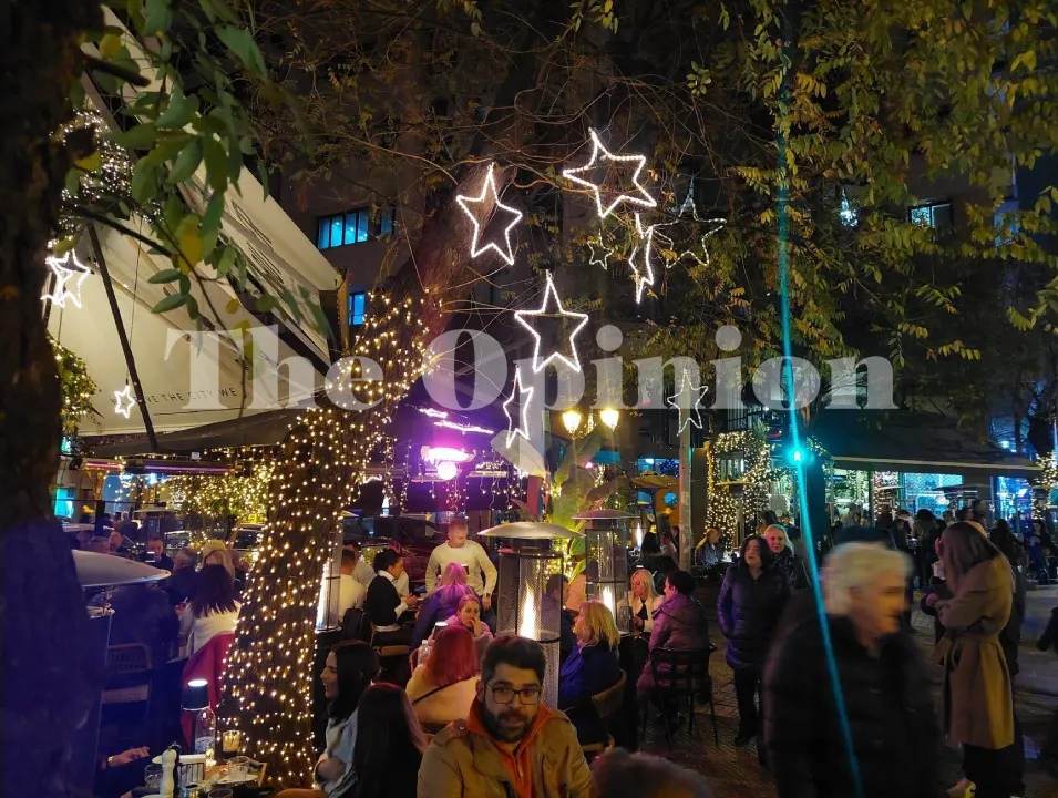 Γεμάτα καφέ και μπαρ στο κέντρο της Θεσσαλονίκης τη δεύτερη μέρα των Χριστουγέννων (ΦΩΤΟ)
