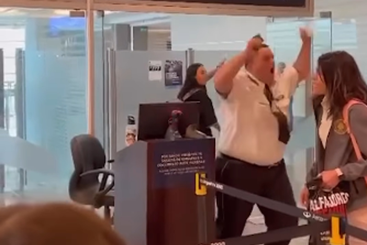 Αργεντινός σεκιούριτι αεροδρομίου αφήνει τον έλεγχο και τρέχει να πανηγυρίσει το γκολ! (VIDEO)