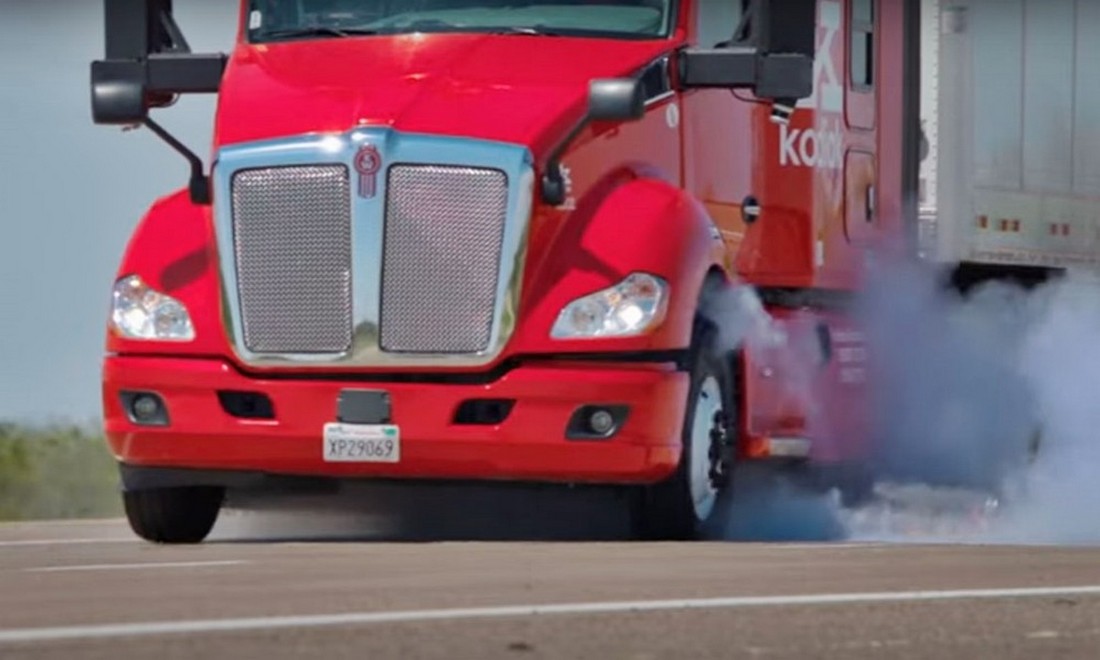 Πως αντιδρούν τα αυτόνομα φορτηγά όταν «κλατάρει» το λάστιχο; (Video)