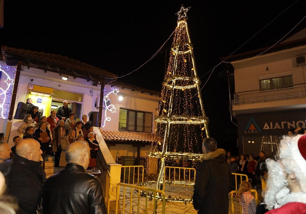 Δήμος Ωραιοκάστρου: Φωταγωγήθηκε το χριστουγεννιάτικο δέντρο στον Δρυμό (ΦΩΤΟ)