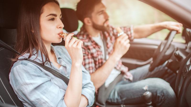 Πότε θα γίνεται αφαίρεση διπλώματος στο αυτοκίνητο για φαγητό