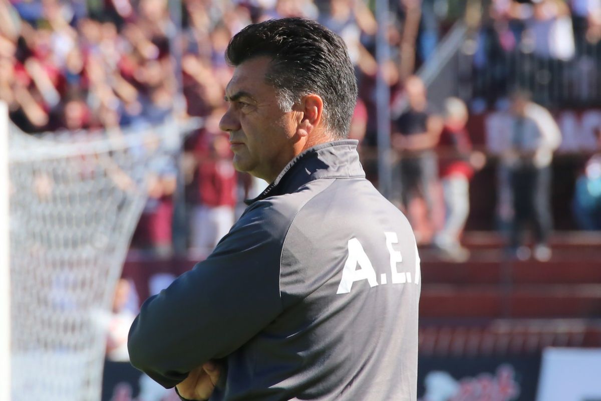 Super League 2: Σε αναζήτηση προπονητή η ΑΕΛ, τέλος ο Γκουτσίδης