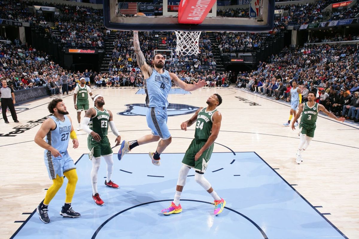 ΝΒΑ: Απίστευτη συντριβή για Μπακς, πάλευε μόνος του ο Γιάννης Αντετοκούνμπο (VIDEO)