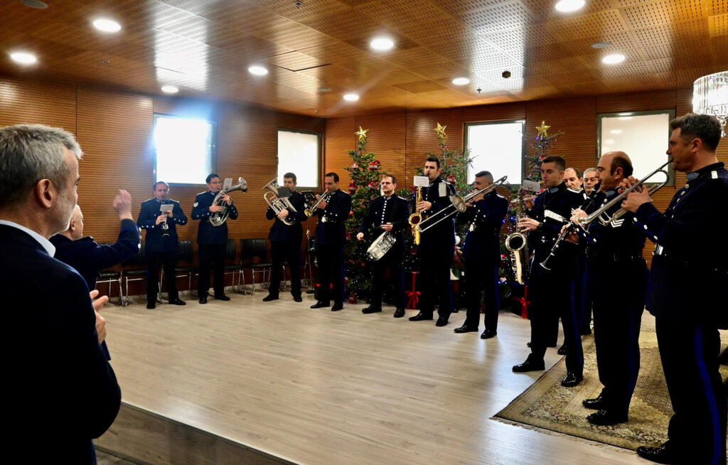 Θεσσαλονίκη: Παραδοσιακά κάλαντα της ουκρανικής κοινότητας και συγκίνηση στο δημαρχείο (ΦΩΤΟ)