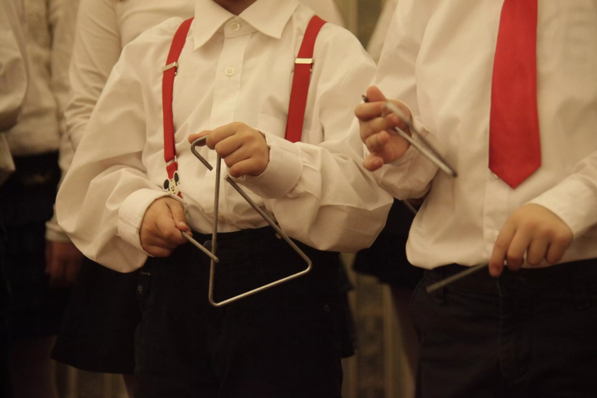 Μαθητής έλεγε τα κάλαντα και κατέρρευσε – Κατέληξε στο χειρουργείο με εγκεφαλική αιμορραγία