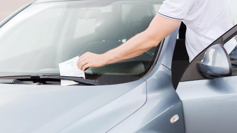 Νέα απάτη με «μαϊμού» κλήσεις Τροχαίας – Τι πρέπει να προσέχουν οι οδηγοί