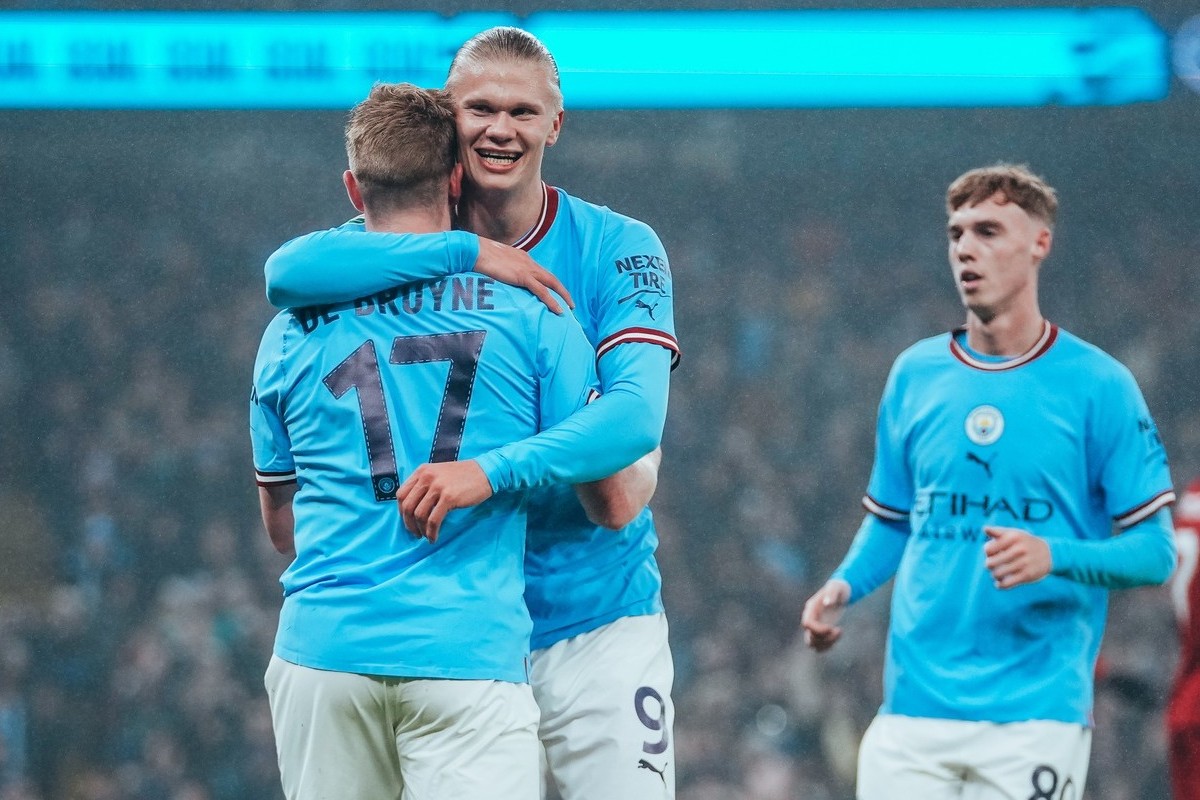 Γυναίκα φίλαθλος της Μάντσεστερ Σίτι τραυματίστηκε από τους οπαδούς της Λίβερπουλ