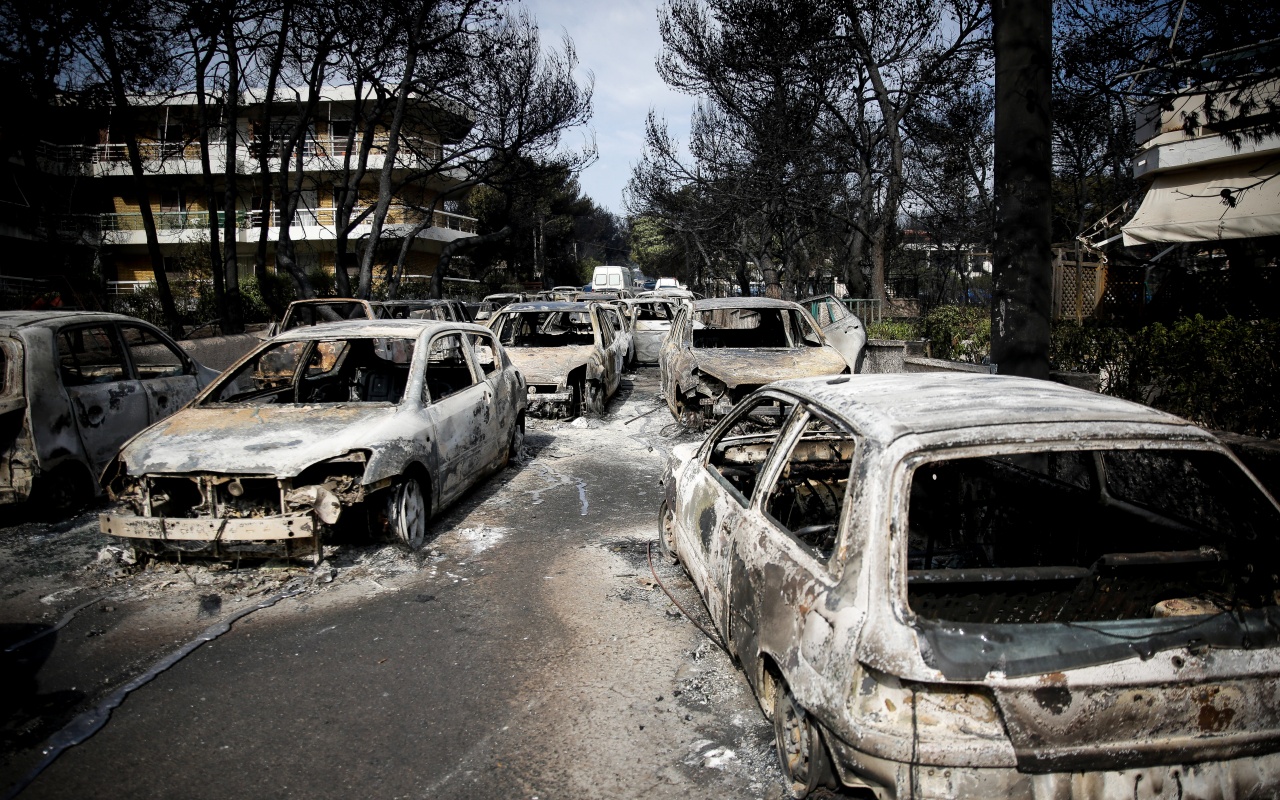 Τραγωδία στο Μάτι: Στον Άρειο Πάγο οι συγγενείς – Ζητούν νέα έρευνα για τον ομαδικό τάφο στη Νέα Μάκρη