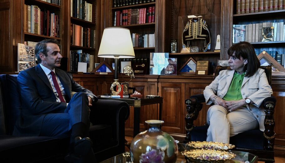 Συνάντηση Σακελλαροπούλου-Μητσοτάκη το μεσημέρι