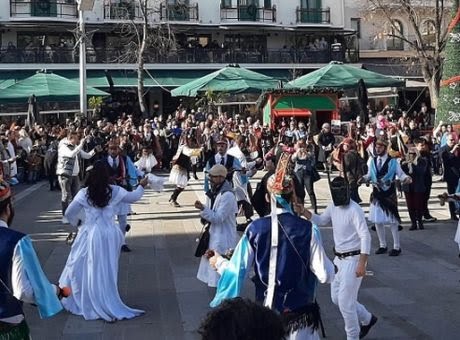 Κοζάνη: Αναβίωσε το έθιμο των Μωμόγερων (Video)